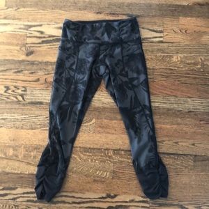 Lululemon crops size 4